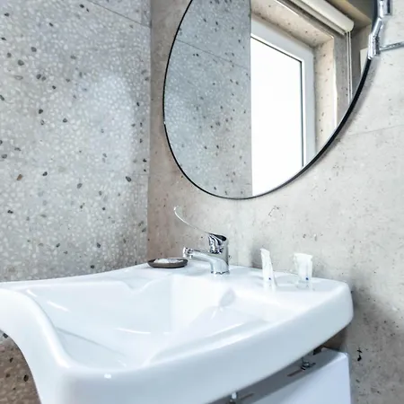 Ambrosia & Aparthotel *