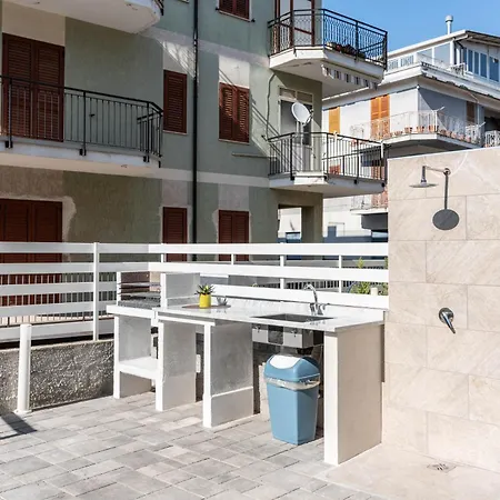 Aparthotel Ambrosia & 4*